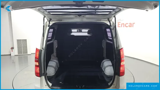 HYUNDAI STAREX VAN 5-SEATER