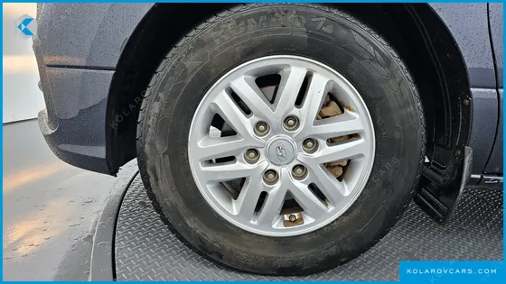 HYUNDAI STAREX VAN 5-SEATER
