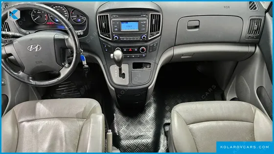 HYUNDAI STAREX VAN 5-SEATER