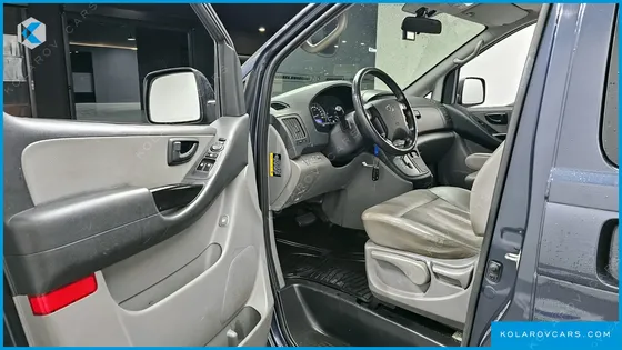 HYUNDAI STAREX VAN 5-SEATER