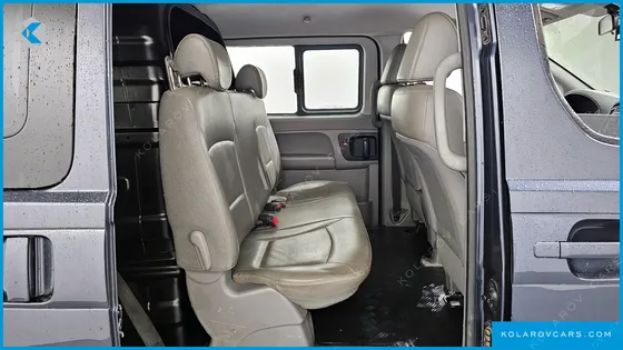 HYUNDAI STAREX VAN 5-SEATER