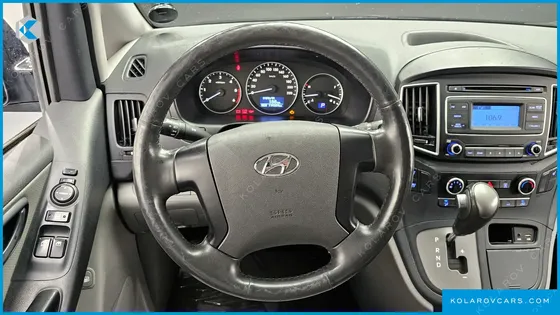 HYUNDAI STAREX VAN 5-SEATER