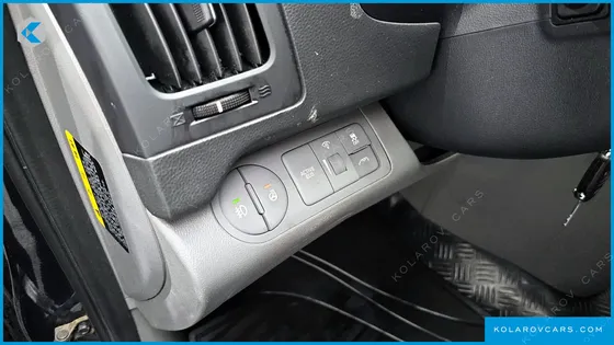 HYUNDAI STAREX VAN 5-SEATER