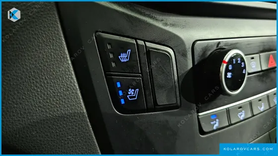HYUNDAI STAREX VAN 5-SEATER