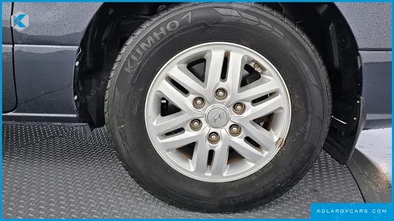 HYUNDAI STAREX VAN 5-SEATER