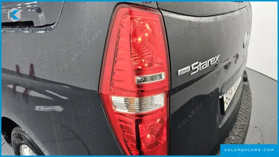 HYUNDAI STAREX VAN 5-SEATER