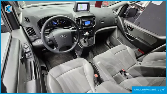 HYUNDAI STAREX VAN 3-SEATER