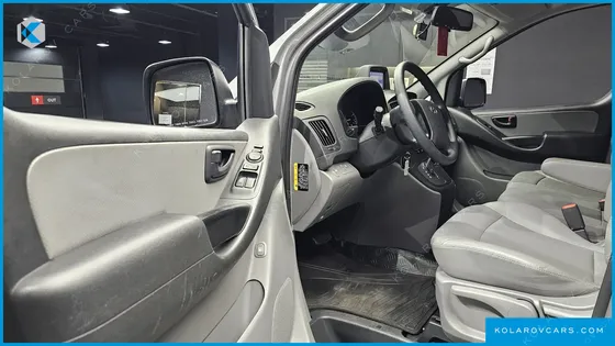 HYUNDAI STAREX VAN 3-SEATER