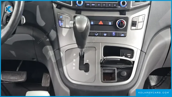 HYUNDAI STAREX VAN 5-SEATER