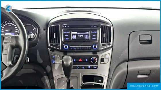 HYUNDAI STAREX VAN 5-SEATER