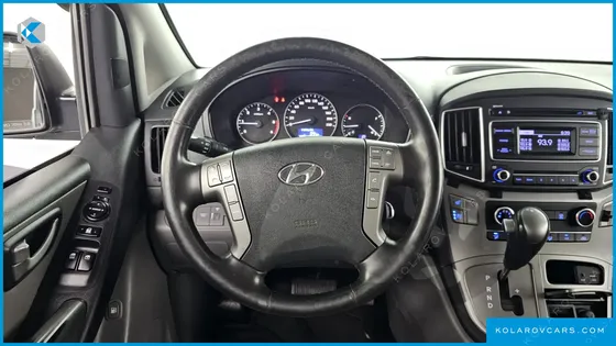 HYUNDAI STAREX VAN 5-SEATER