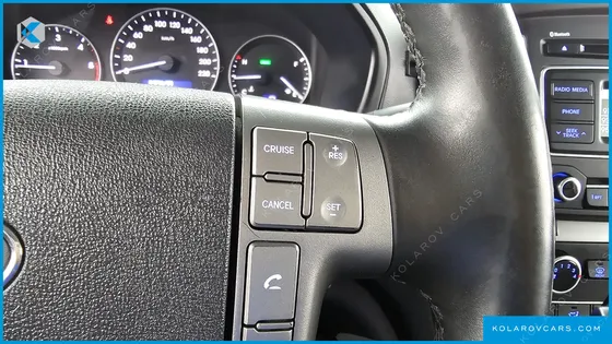 HYUNDAI STAREX VAN 5-SEATER