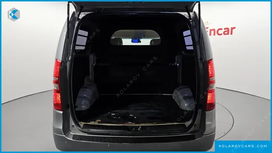 HYUNDAI STAREX VAN 5-SEATER