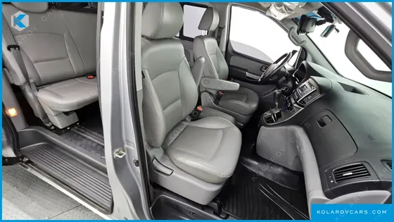 HYUNDAI STAREX VAN 5-SEATER