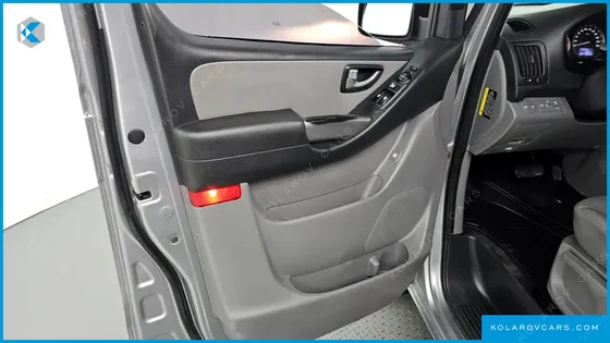 HYUNDAI STAREX VAN 5-SEATER