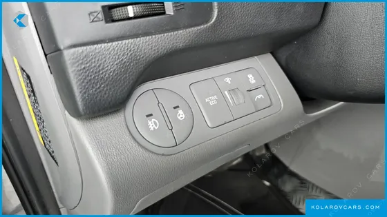 HYUNDAI STAREX VAN 5-SEATER