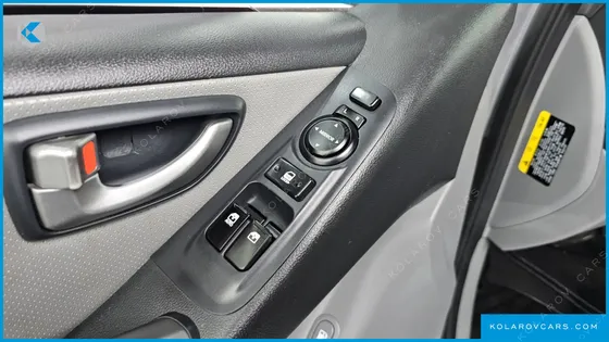 HYUNDAI STAREX VAN 5-SEATER