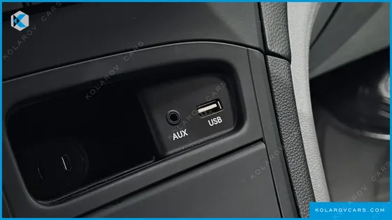 HYUNDAI STAREX WAGON 11-SEATER