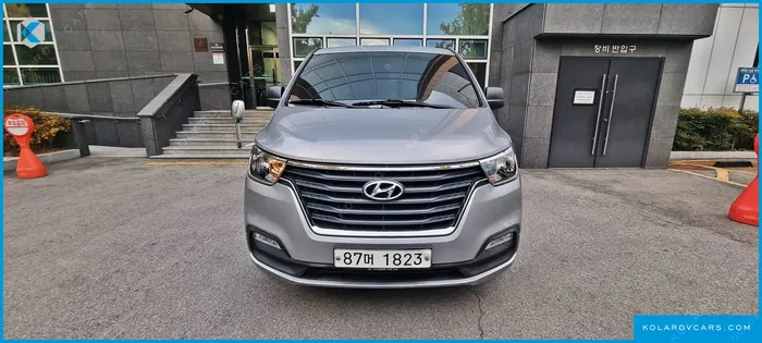 HYUNDAI STAREX VAN 5-SEATER
