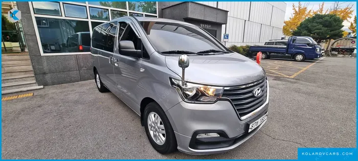 HYUNDAI STAREX VAN 5-SEATER
