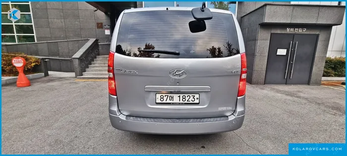 HYUNDAI STAREX VAN 5-SEATER