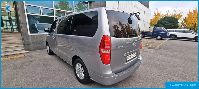 HYUNDAI STAREX VAN 5-SEATER