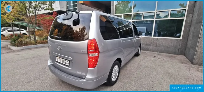 HYUNDAI STAREX VAN 5-SEATER