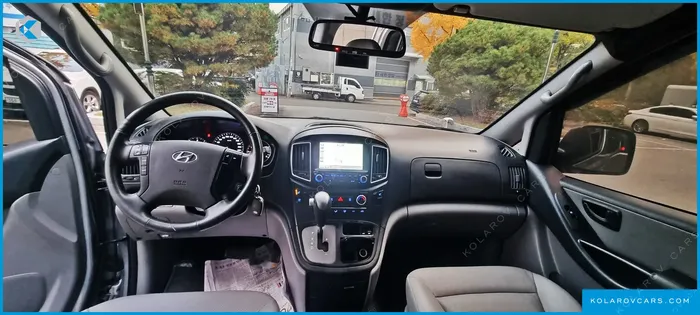 HYUNDAI STAREX VAN 5-SEATER