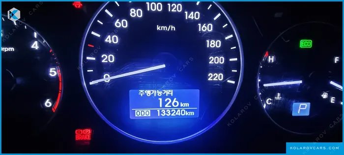 HYUNDAI STAREX VAN 5-SEATER