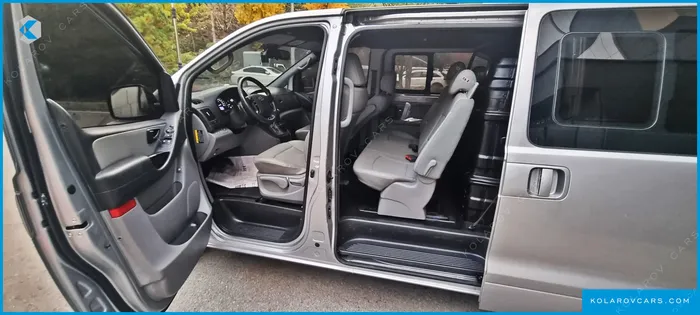 HYUNDAI STAREX VAN 5-SEATER