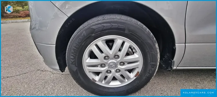 HYUNDAI STAREX VAN 5-SEATER