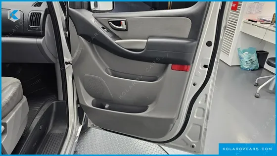 HYUNDAI STAREX 12-SEATER WAGON
