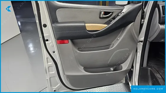 HYUNDAI STAREX 12-SEATER WAGON