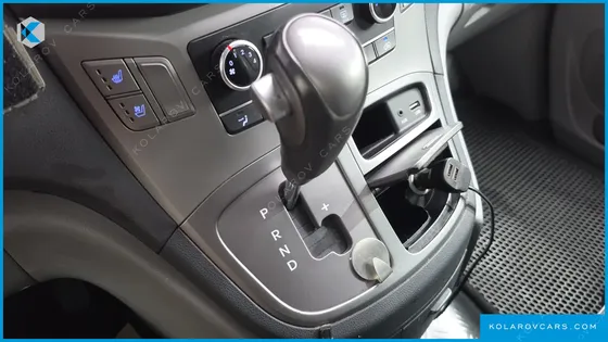 HYUNDAI STAREX VAN 3-SEATER