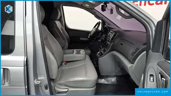 HYUNDAI STAREX VAN 3-SEATER
