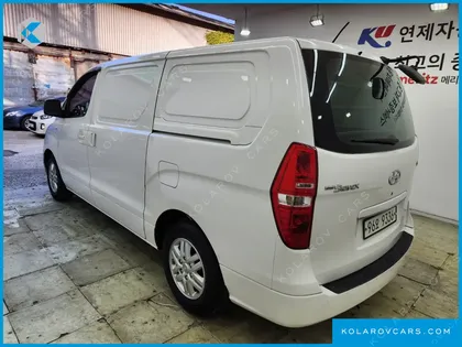 HYUNDAI STAREX 3-SEATER VAN