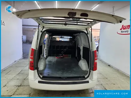 HYUNDAI STAREX 3-SEATER VAN