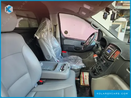 HYUNDAI STAREX 3-SEATER VAN