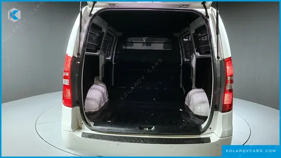 HYUNDAI STAREX VAN 3-SEATER