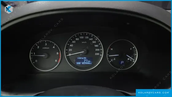 HYUNDAI STAREX 3-SEATER VAN