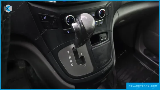 HYUNDAI STAREX 3-SEATER VAN