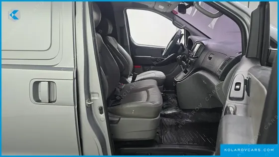 HYUNDAI STAREX 3-SEATER VAN