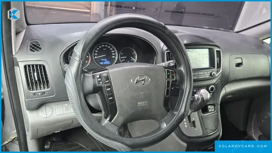 HYUNDAI STAREX 3-SEATER VAN