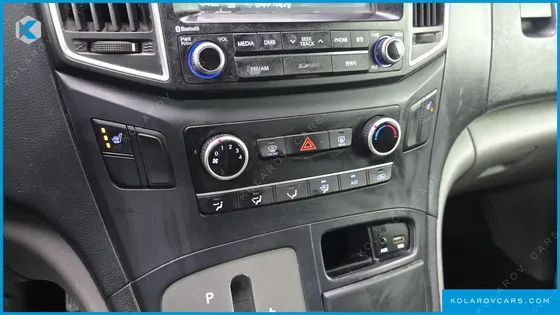 HYUNDAI STAREX 3-SEATER VAN