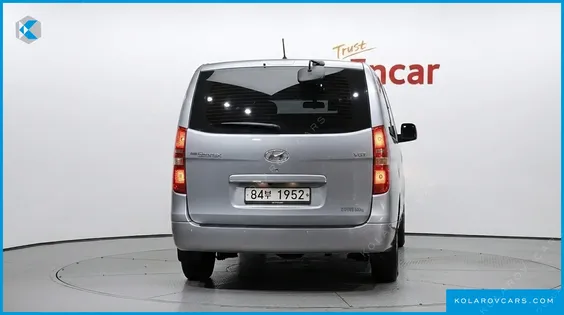 HYUNDAI STAREX VAN 5-SEATER
