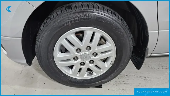 HYUNDAI STAREX VAN 5-SEATER