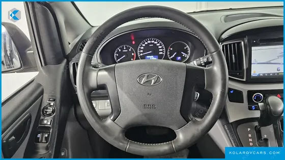 HYUNDAI STAREX VAN 5-SEATER