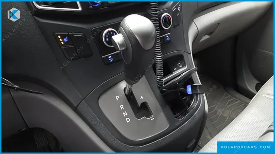 HYUNDAI STAREX 3-SEATER VAN