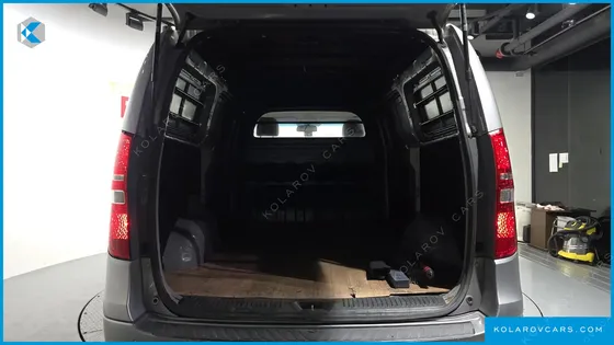 HYUNDAI STAREX 3-SEATER VAN