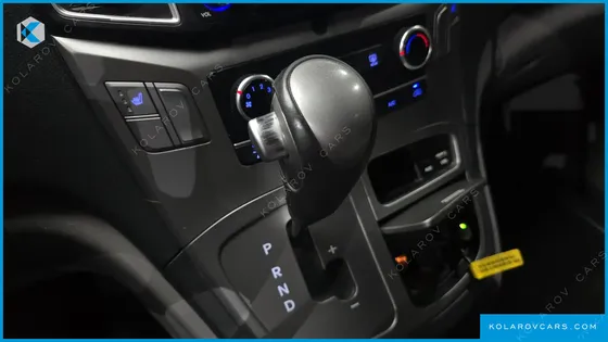 HYUNDAI STAREX VAN 3-SEATER